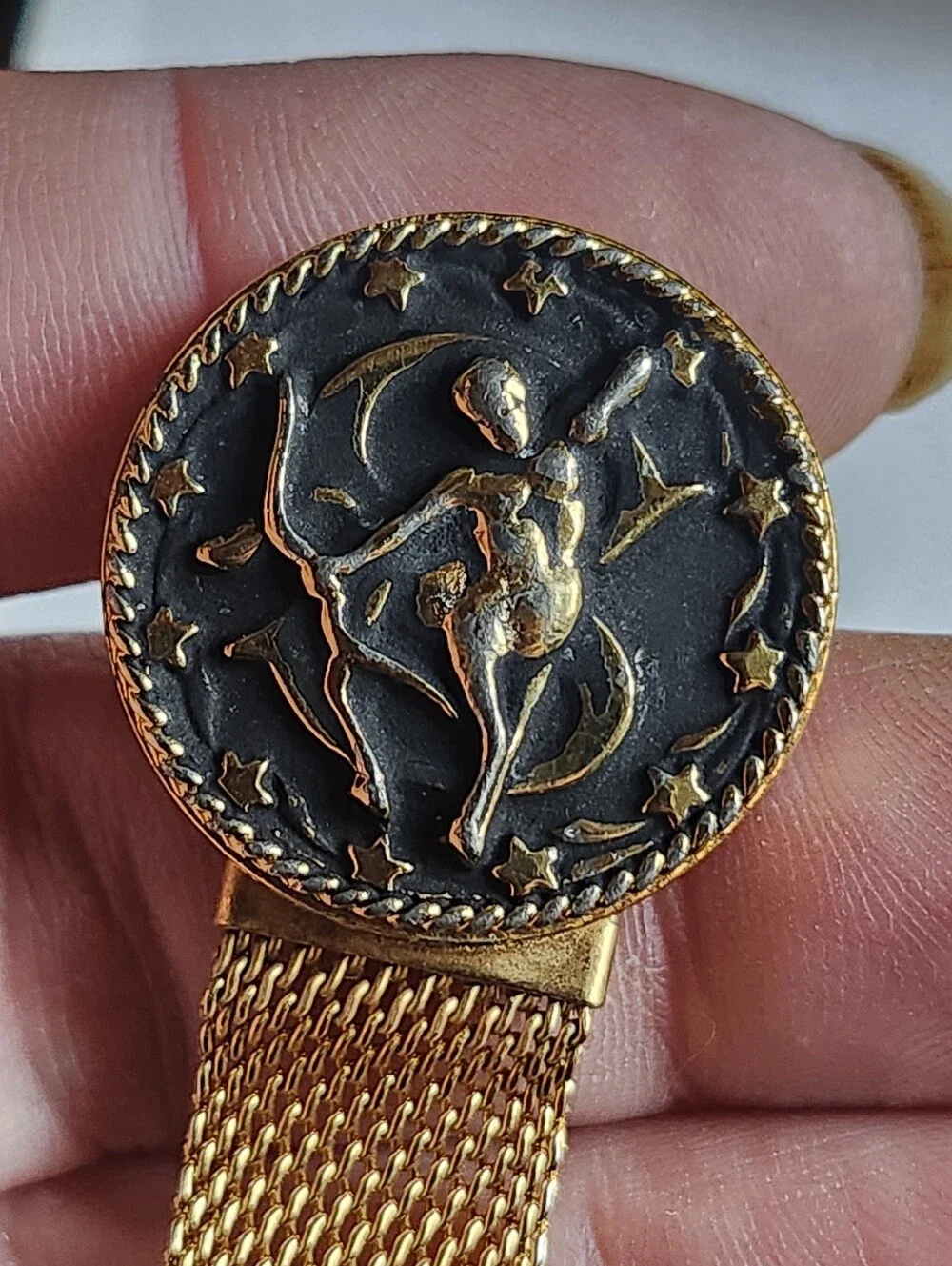 Vtg MCM Zodiac Wrap Around Gold Tone Mesh Cufflinks- Sagittarius